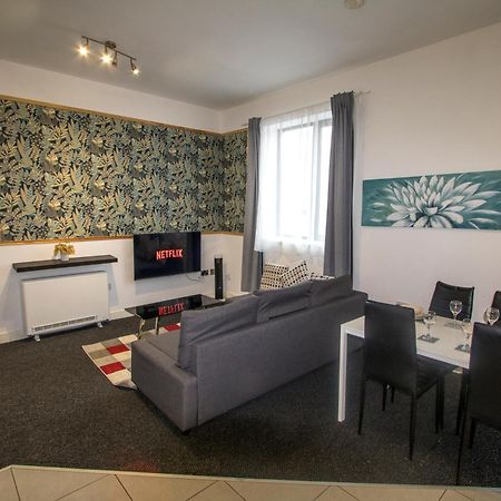 מנצ'סטר Ideal For Groups - 2 Bedroom Apartment - Free Parking, Transit Links, Close To Stadiums מראה חיצוני תמונה