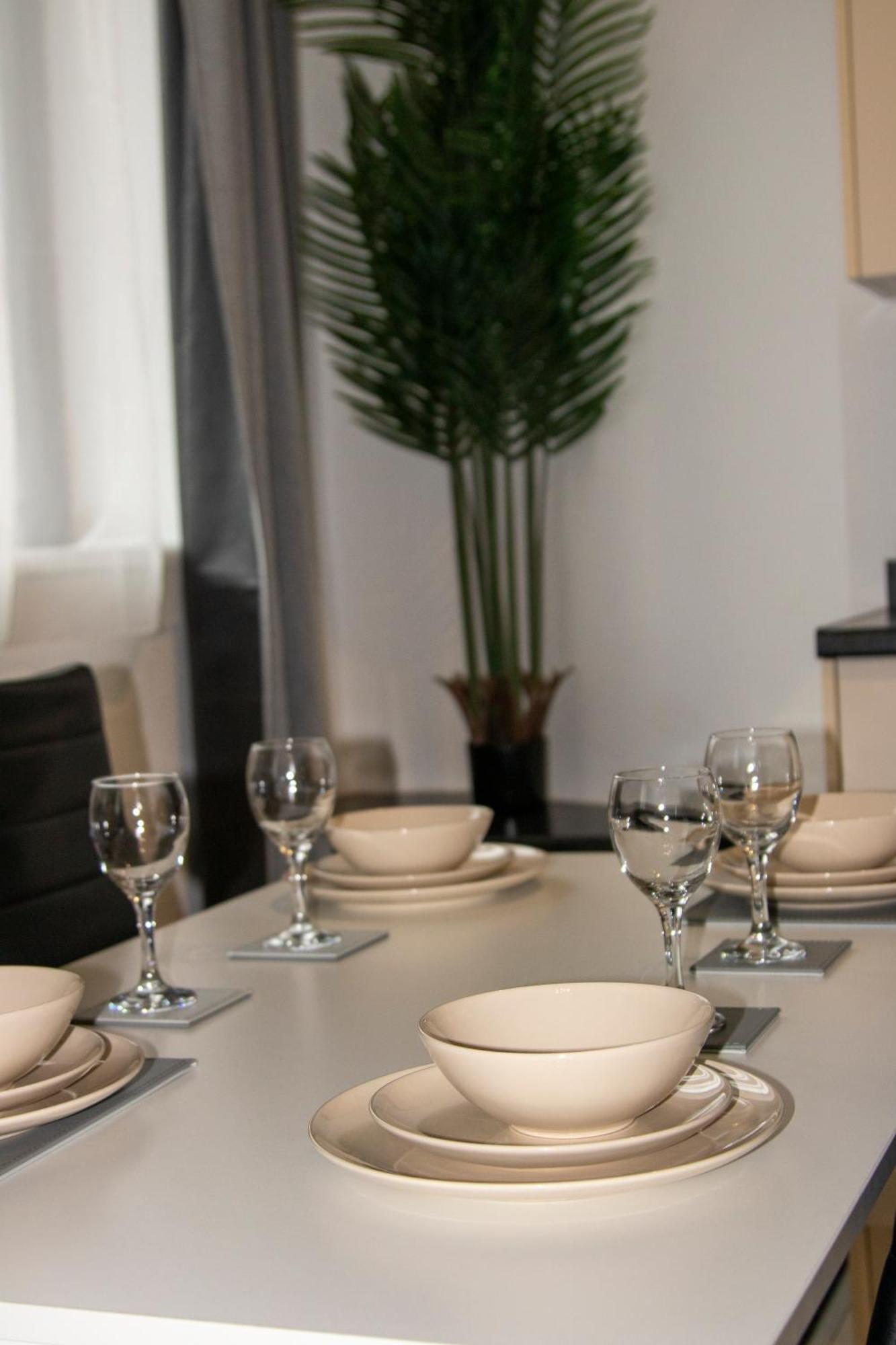 מנצ'סטר Ideal For Groups - 2 Bedroom Apartment - Free Parking, Transit Links, Close To Stadiums מראה חיצוני תמונה